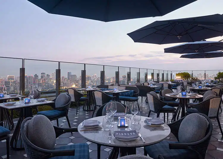 Outdoor Seating Dining